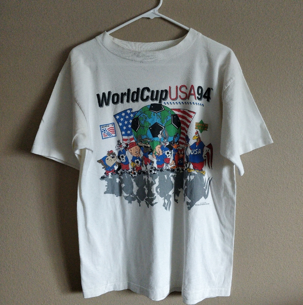 Vintage Soccer World Cup 1994 Looney Tunes T-Shirt Size Large
